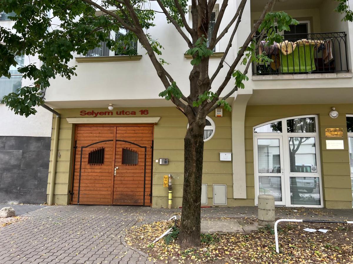 City Lux Apartman Nyiregyhaza Exterior photo